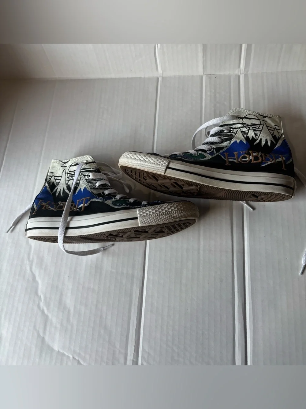 Converse The Hobbit shoes Men’s 5 Women’s 7